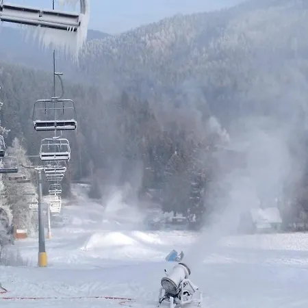 S Bazénem A Saunou U Skiareálu Сasa de vacaciones Bublava
